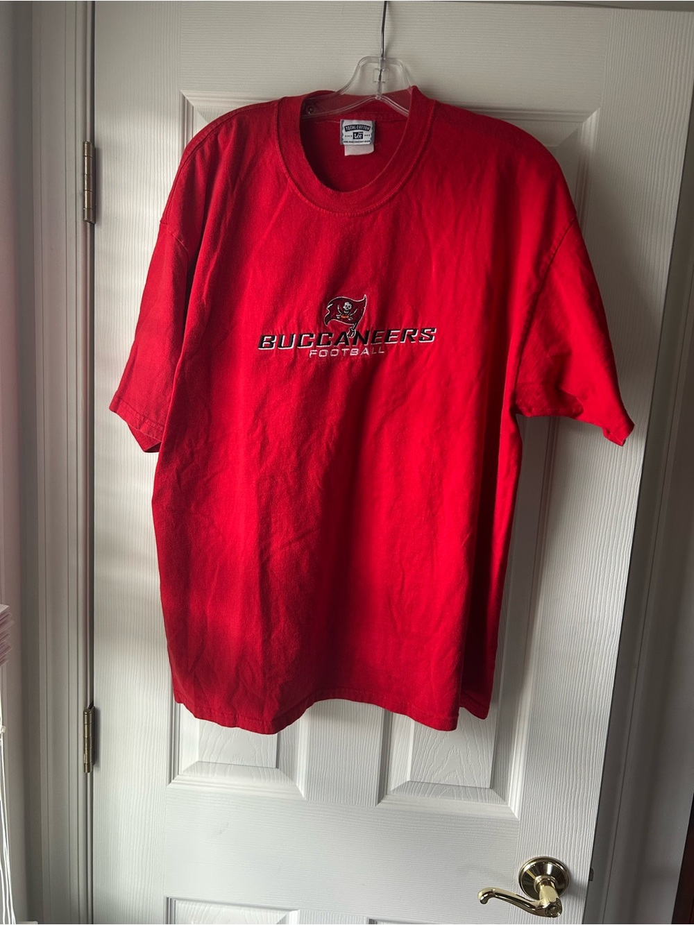 Tampa Bay Buccaneers Embroidered Red Men's Short-Sleeve Lee TShirt